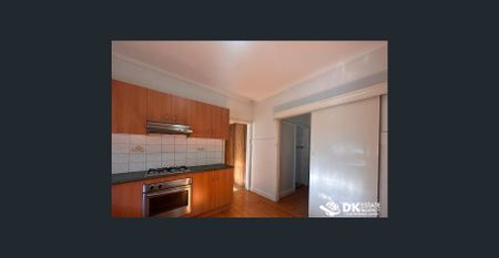 Ideal and Convenient Home in Sunshine - Photo 2