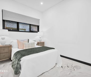 Brand New, Luxurious 5-Bedroom Home in a Prime Location - Photo 4