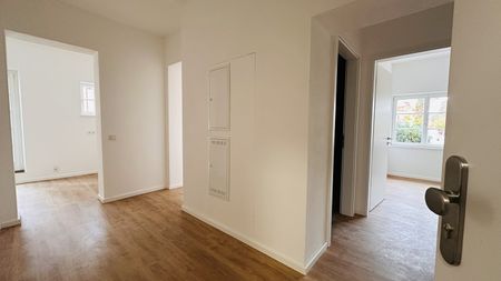 Wunderbares Ziegelstein! 3-Zi. Erstbezug-Whg mit großer sonniger Terrasse. - Photo 4