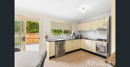 Ultra-convenient townhouse living - Photo 4