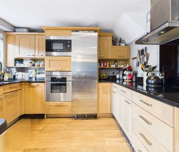 Briar Close, Hampton, Middlesex, TW12 - Photo 2