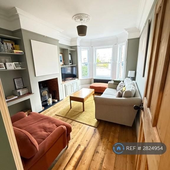 4 bedroom semi-detached house to rent - Photo 1