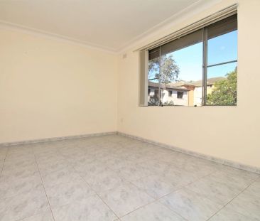 WELL-VALUED TWO-BEDROOM APARTMENT! - Photo 5