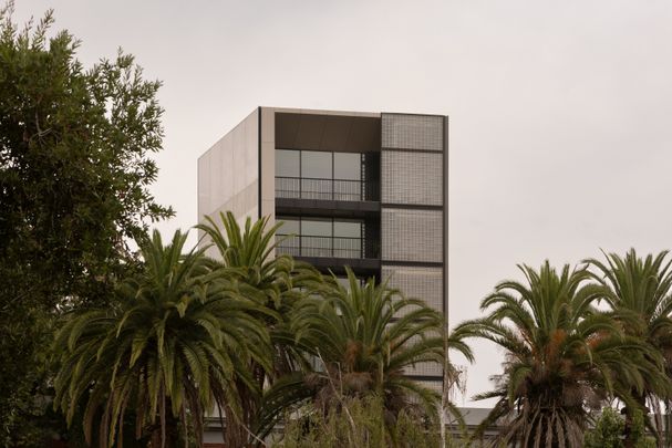 2/10 Newburgh Place, Hawthorn VIC 3122 - Apartment For Rent | Domain - Photo 1