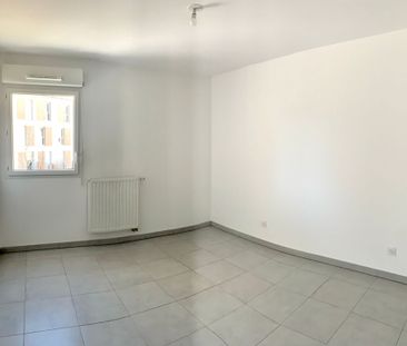 LE PUY SAINTE REPARADE APPARTEMENT T2 TERRASSE ET PARKING, - Photo 2