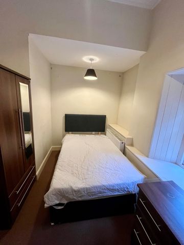 3 bedroom apartment to rent - Photo 2