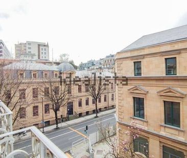 Alquiler de piso en Calle Sànchez Toca - Photo 1