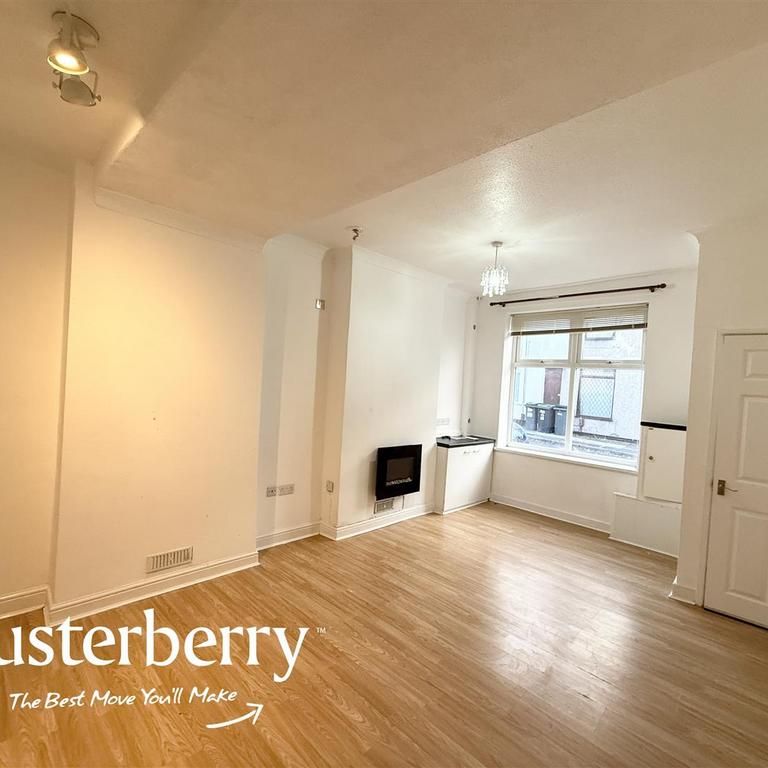 2 bedroom end of terrace house to rent - Photo 1