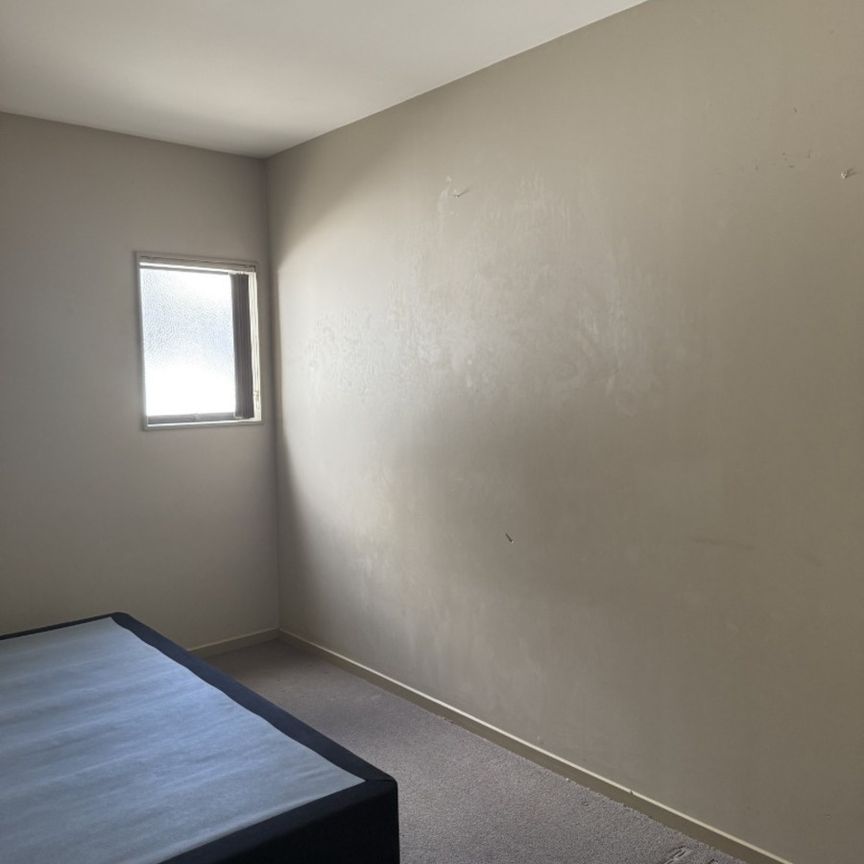 Spacious 2-Bedroom Apartment with Utility Room – Water & Power Included - Photo 1