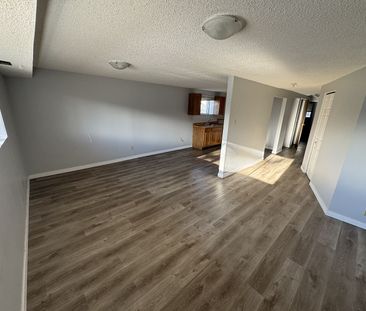 240 30 Avenue Northwest, Calgary - Photo 1