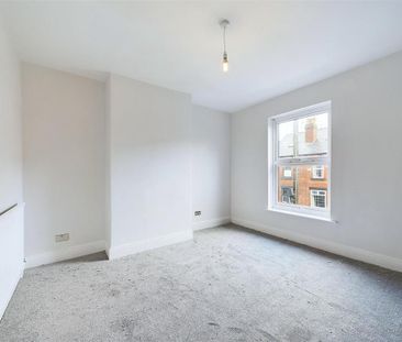 3 bedroom end of terrace house to rent - Photo 6