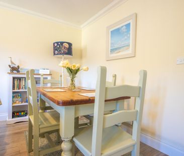 3-Bedroom Terraced House with Allocated Parking - Photo 5