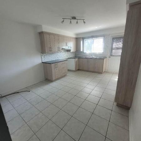 Grand 6 ½ entièrement rénové à louer - Photo 4