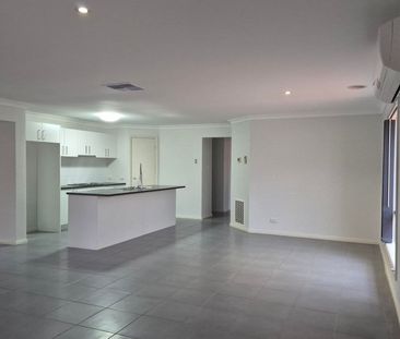 Spacious, Stylish & Move-In Ready – 4-Bedroom Family Home! - Photo 6