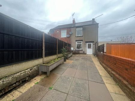 2 bedroom semi-detached house to rent - Photo 2