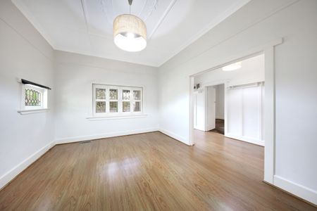 288 Jasper Rd, McKinnon VIC 3204 - House For Rent | Domain - Photo 3