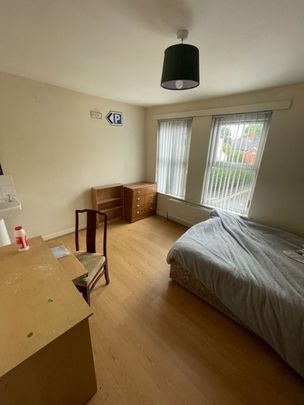 105 Dunluce Avenue, Belfast BT97AX - Photo 1