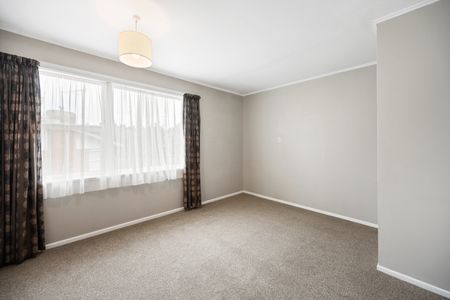 Step into this freshly renovated 3-bedroom, 1-bathroom home on Crosby Road, complete with a single garage and light-filled living spaces. - Photo 5