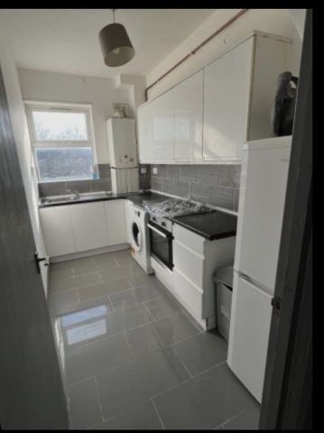 3 Bed Flat, Brockley Road, SE4 - Photo 5