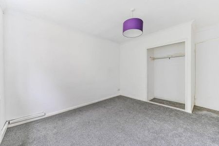 3 bedroom flat to rent - Photo 3