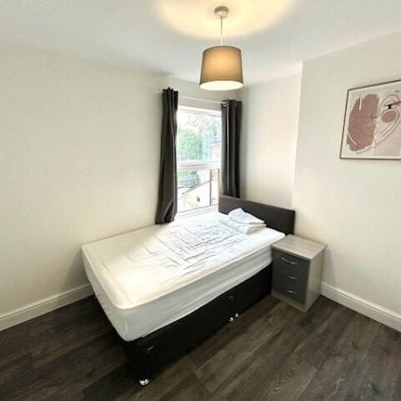 Sydney Street , Boston, Property for rent - Photo 1