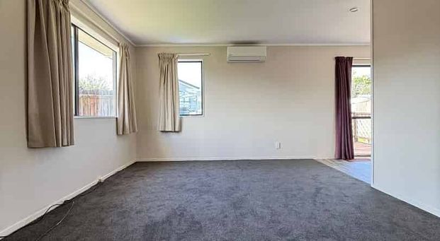 Beautiful 3 Bedroom Brick & Tile Home in Randwick Park - Photo 1