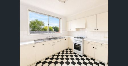 TWO BEDROOM APARTMENT IN PRIME LOCATION | FLARE REAL ESTATE - Photo 2