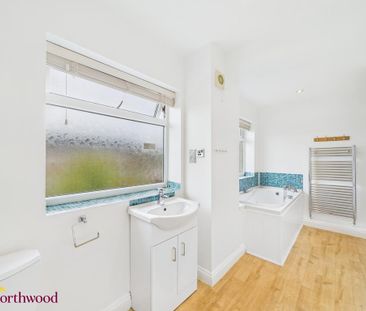 4 bedroom semi-detached house to rent - Photo 2