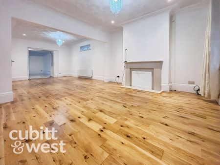 4 bedroom detached house to rent - Photo 3