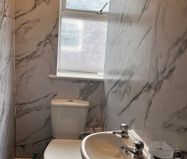 Room in a Shared House, Thackeray Road, SO17 - Photo 5