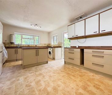 Harpesford Avenue, Virginia Water, Surrey, GU25 4RE - Photo 4