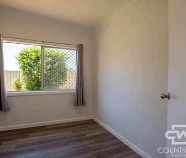 Modern Family Home - Photo 3