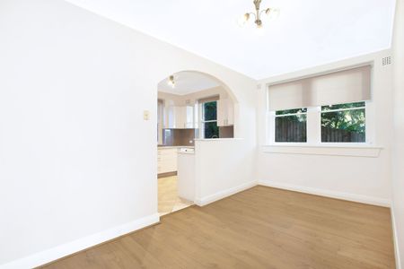 Panoramic Harbour Views in a Grand Art Deco Apartment - Photo 5