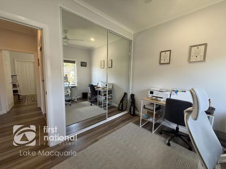 RENOVATED 3-BEDROOM HOME IN PRIME CHARLESTOWN LOCATION - Photo 5