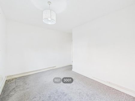 3 bedroom flat to rent - Photo 2