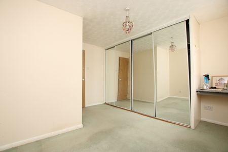 Brambleside Court, Kettering, Northamptonshire, NN16 - Photo 3