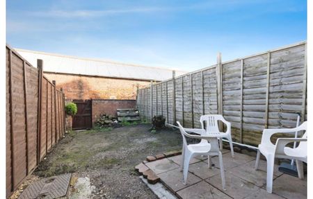 3 Bed Terraced House, Clay Lane, CV2 - Photo 4