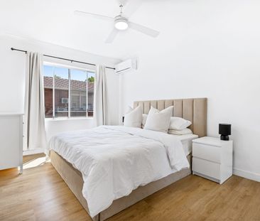 Spacious Two Bedroom Apartment - Photo 2