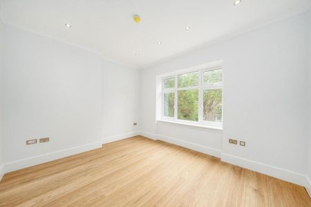3 bedroom flat to rent - Photo 4