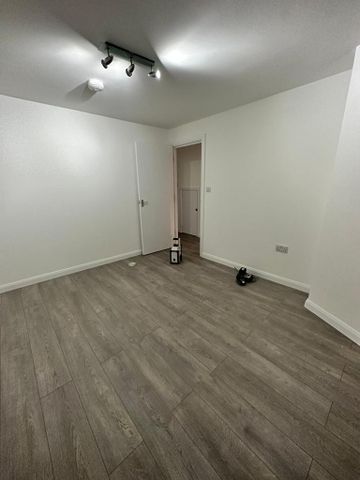 2 bedroom maisonette to rent - Photo 4