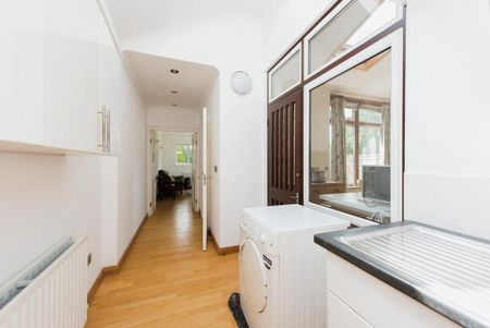 4 bedroom semi-detached house to rent - Photo 4