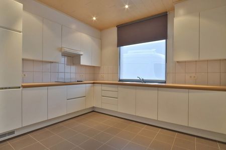 Woning met 2 slpks en terras in Melsele te huur! - Photo 4