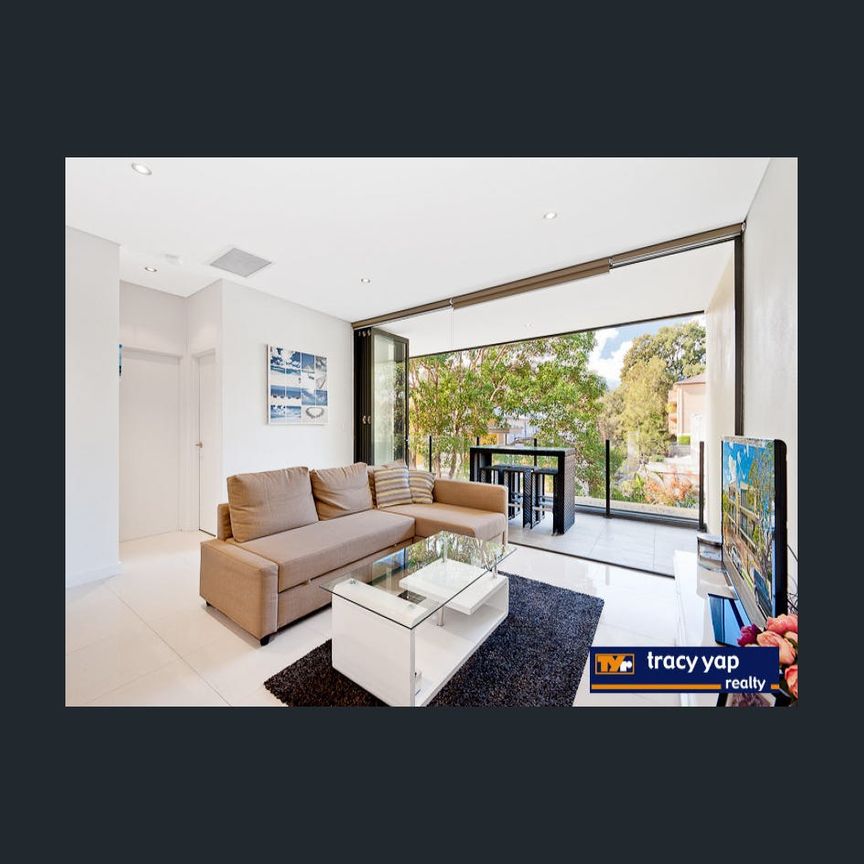 Impeccable Apartment In A Boutique Complex - Photo 1