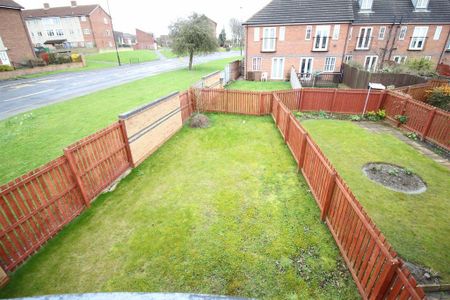 3 bedroom semi-detached house to rent - Photo 3