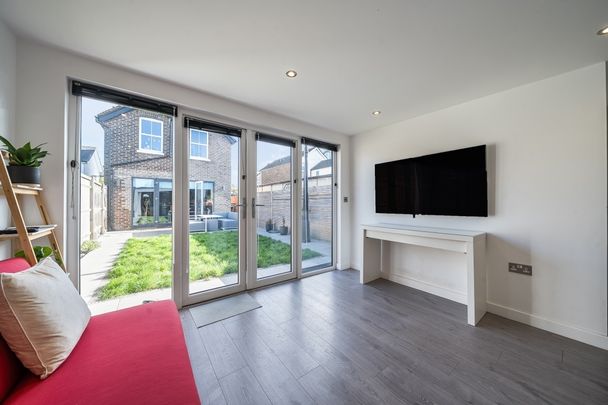 4 bedroom detached house to rent - Photo 1