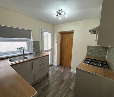 3 bedroom terraced house to rent - Photo 2