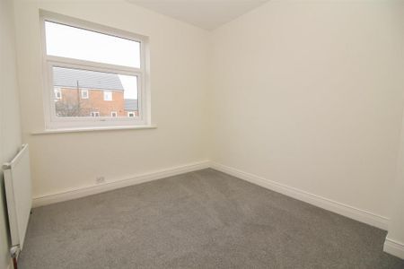 2 bedroom semi-detached house to rent - Photo 5