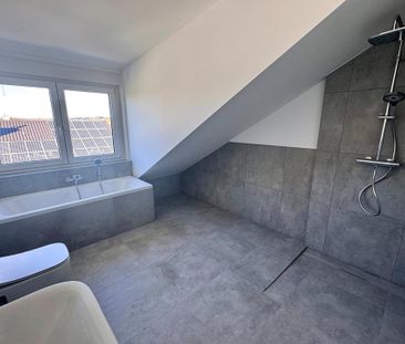 Neubau ! Helle 3,5 - Zimmer Dachgeschoßwohnung, große Terrasse mit ... - Photo 1