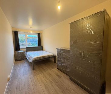 1 bedroom in a house share to rent - Photo 2