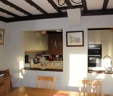 2 bedroom cottage to rent - Photo 2